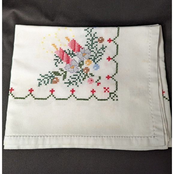 Christmas Placemat Napkins Table Cloth Candle Motif NWOT - Picture 4 of 10